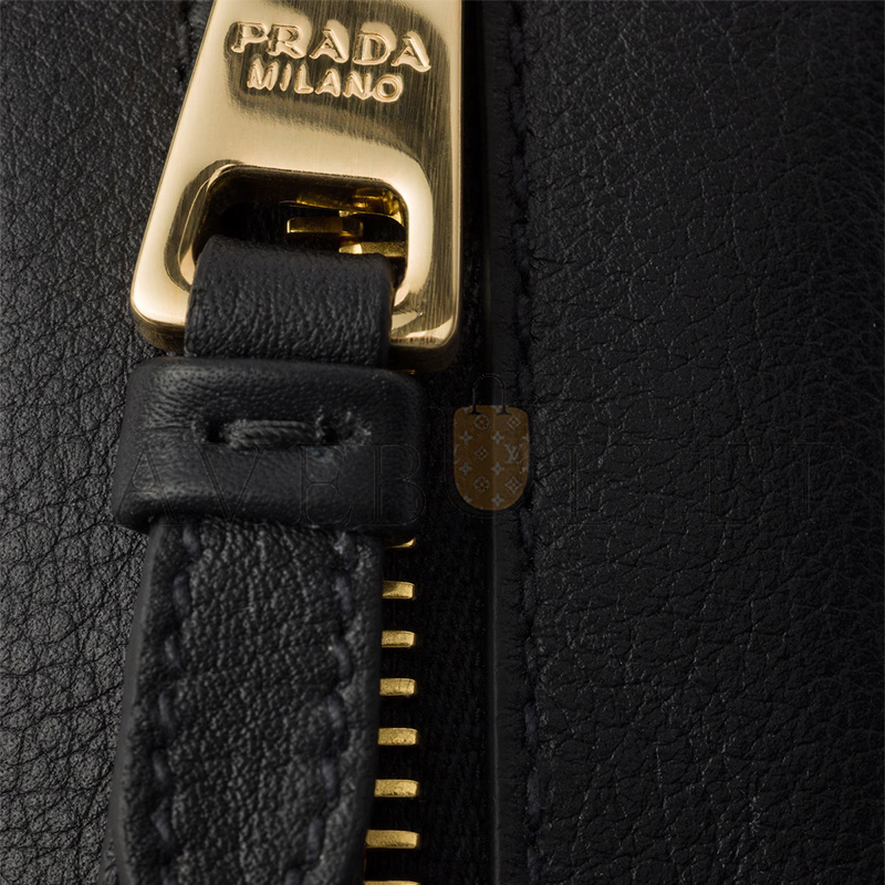 Pra*a leather pouch 1bc239 (22*9*7.5cm)